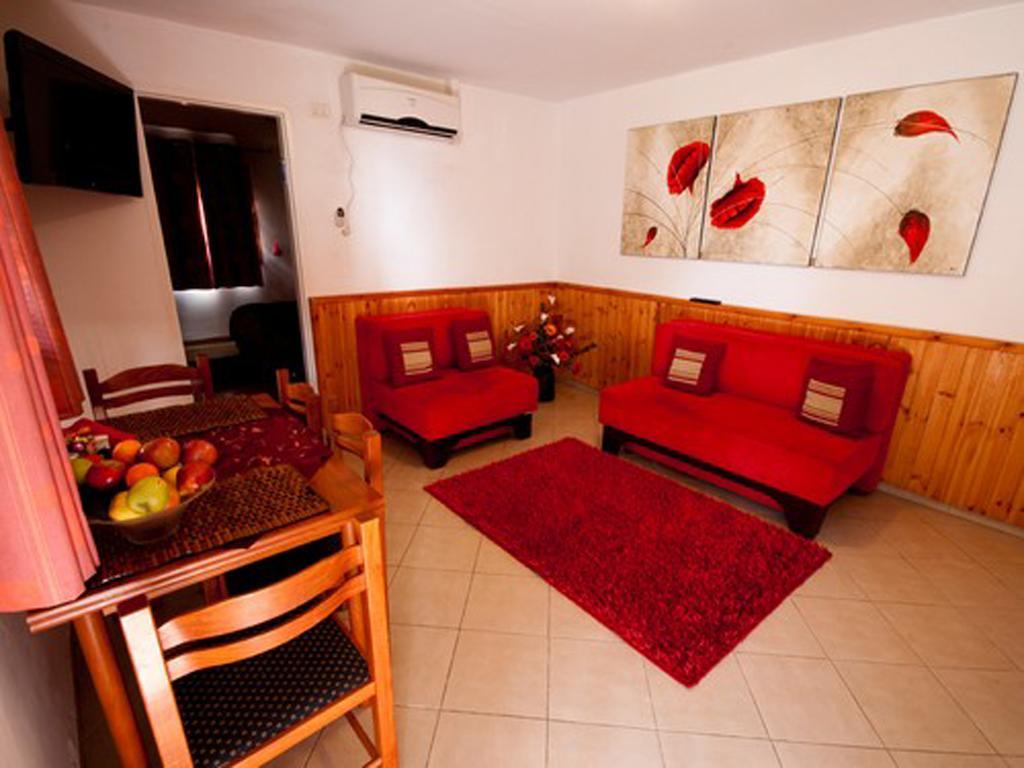Elimelech Bapardes Villa She'ar Yashuv Room photo