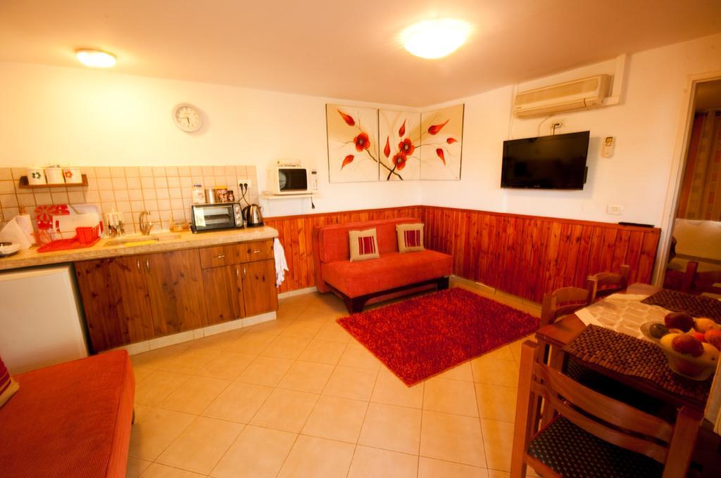 Elimelech Bapardes Villa She'ar Yashuv Room photo